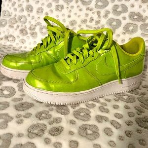 Men’s Nike Air Force 1’s lime green